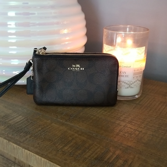 Coach Wristlet - Picture 2 of 9